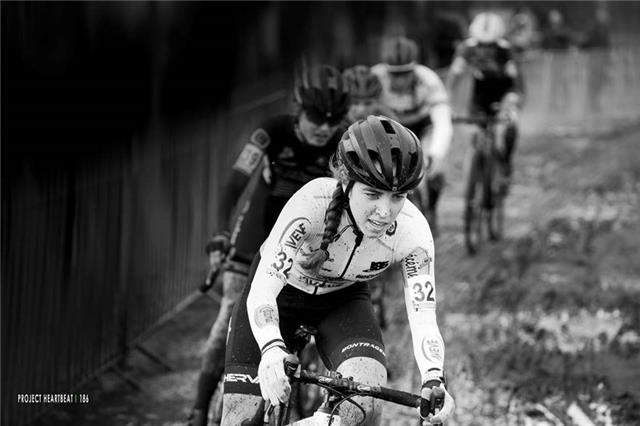 As a first year junior Shirin took a 10th place between the Elite women in Superprestige Cyclocross Zonhoven.